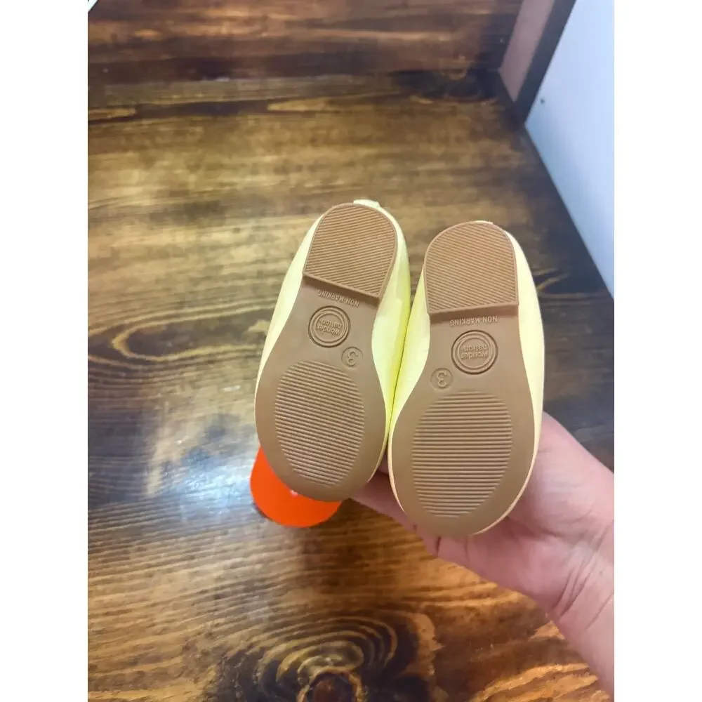 Wonder nation yellow flats size 3
